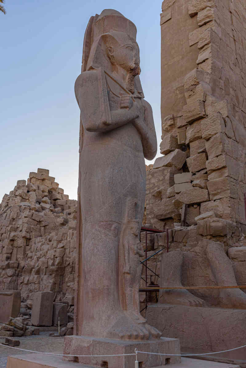 Egipto - Karnak - Templo de Karnak - estatua de Pinedyem I.jpg